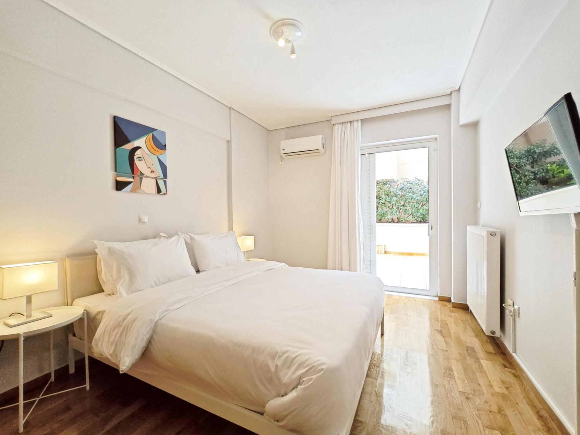 Apartment Omorfokklisias By