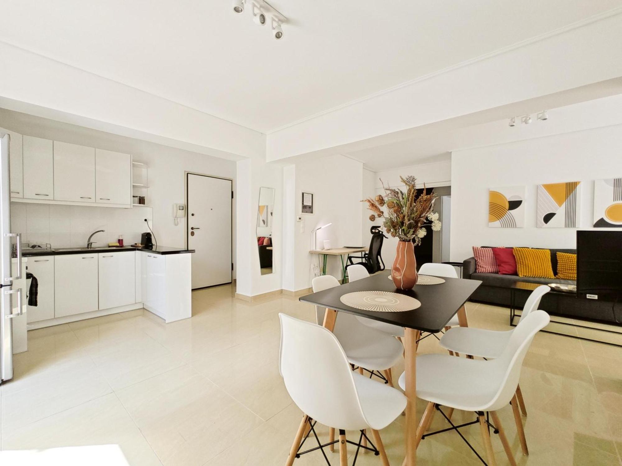 Apartment Omorfokklisias By *