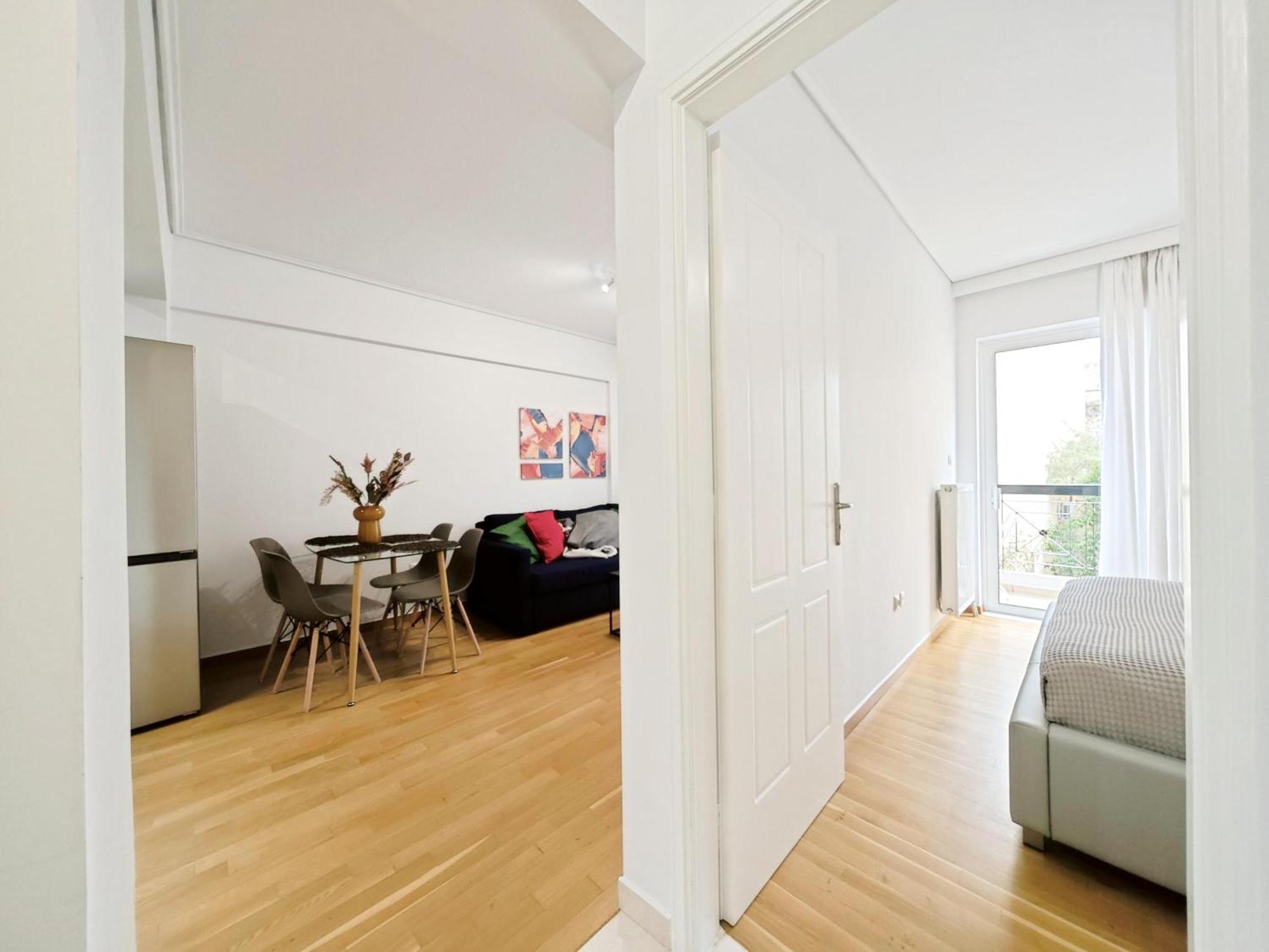 Apartment Omorfokklisias By *